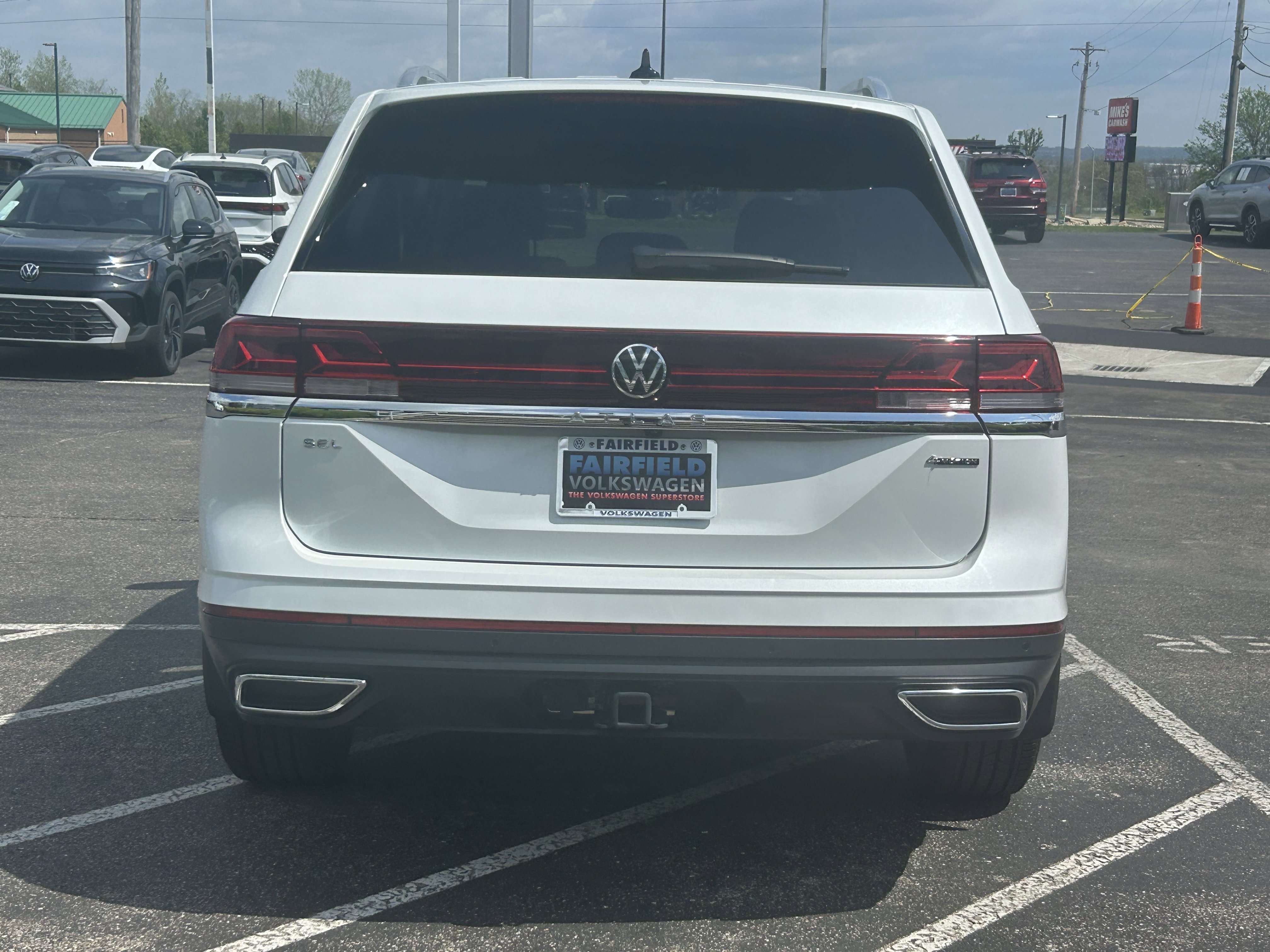 Used 2025 Volkswagen Atlas SEL AWD/4WD image 6