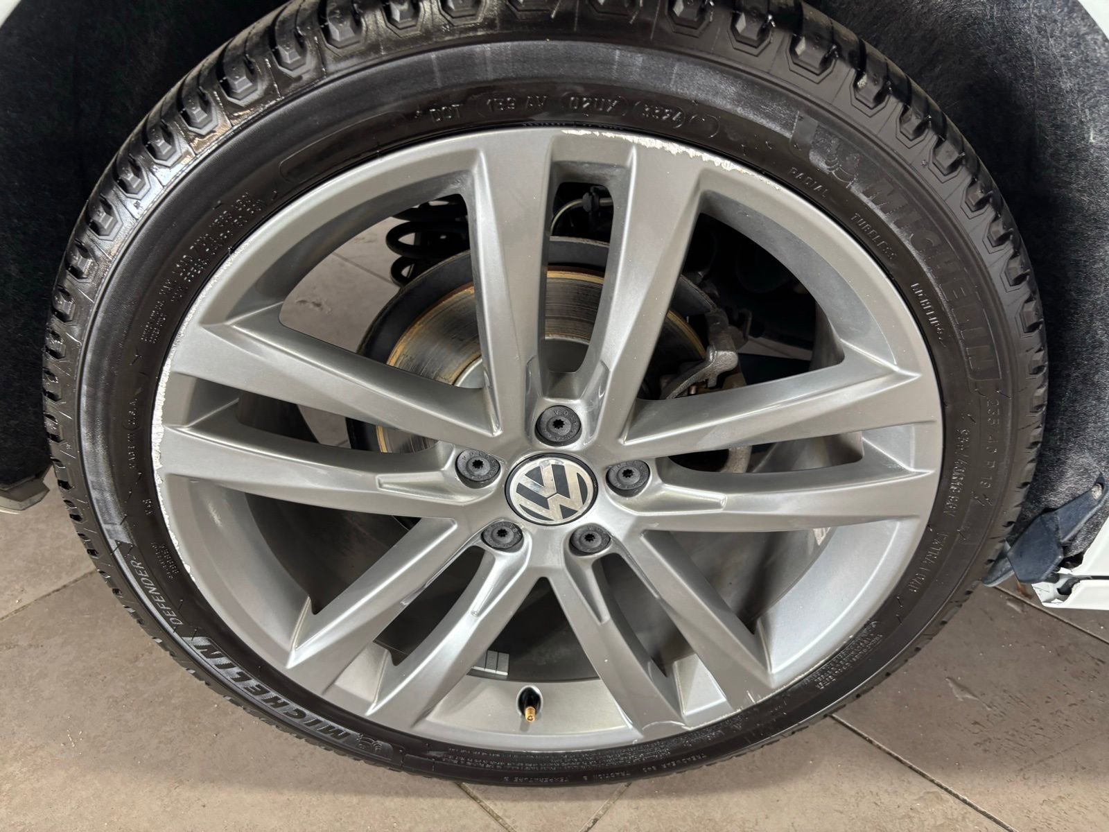 Used 2018 Volkswagen Passat 2.0T R-Line w/ R-Line Lighting Package image 9