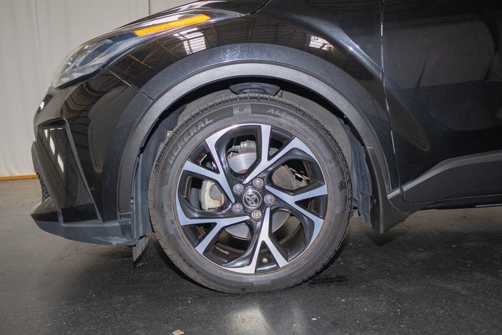 Used 2020 Toyota C-HR XLE FWD image 9