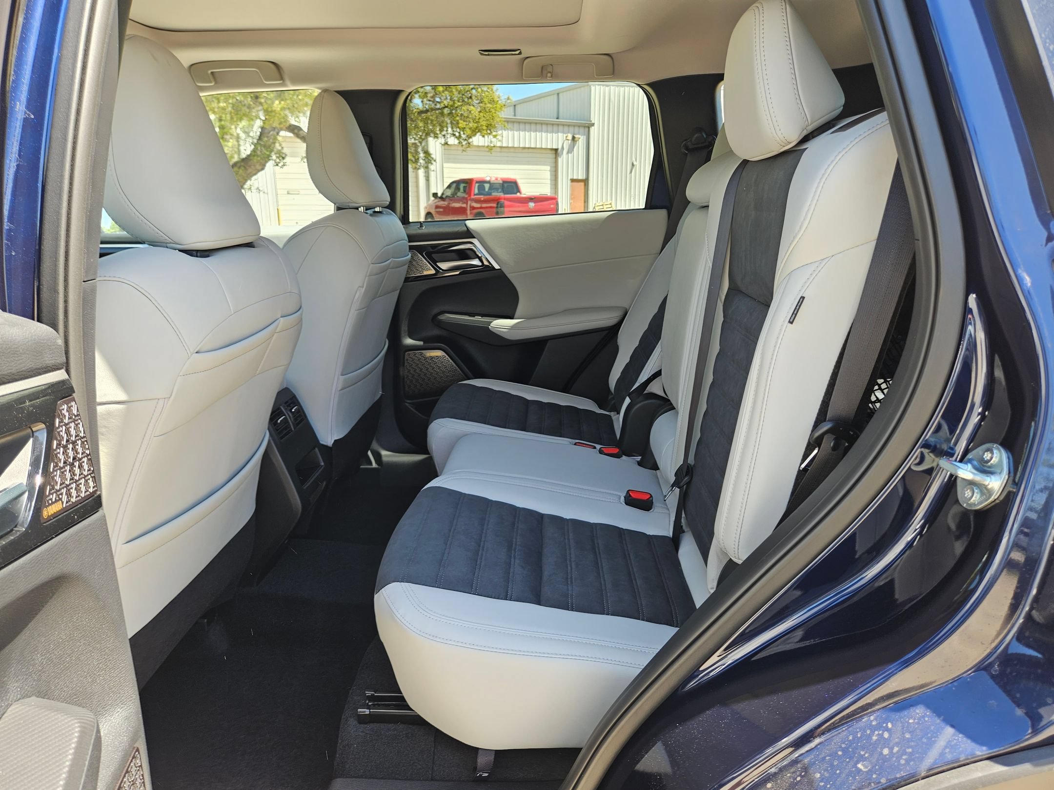 New 2026 Mitsubishi Outlander SE FWD image 13