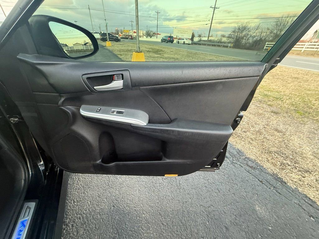 Used 2012 Toyota Camry SE image 22