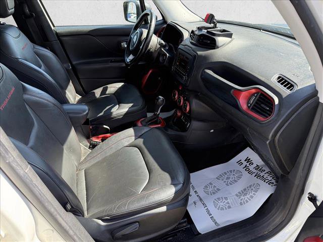 Used 2016 Jeep Renegade Trailhawk w/ Premium Trailhawk Package image 17