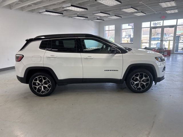 Used 2025 Jeep Compass Limited image 13