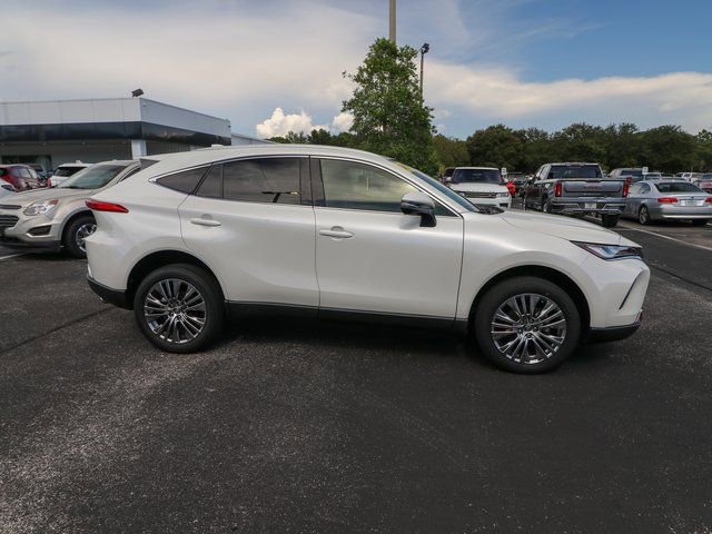 Used 2022 Toyota Venza XLE image 11