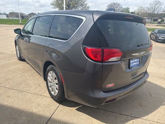Used 2018 Chrysler Pacifica L FWD image 5