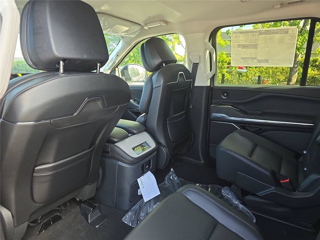 New 2027 Lincoln Navigator L Premier RWD image 13