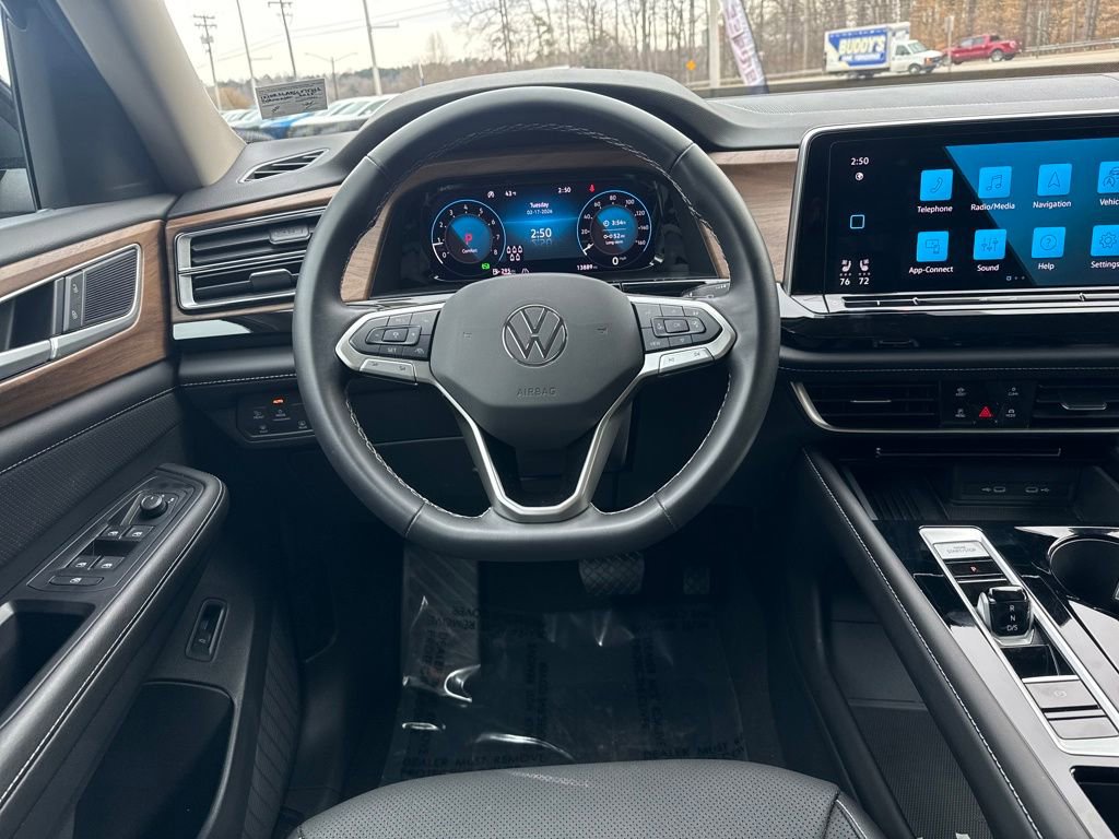 Used 2025 Volkswagen Atlas SE image 16