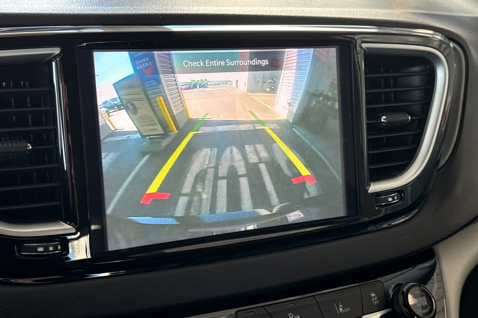 Certified 2023 Chrysler Pacifica Touring-L image 20
