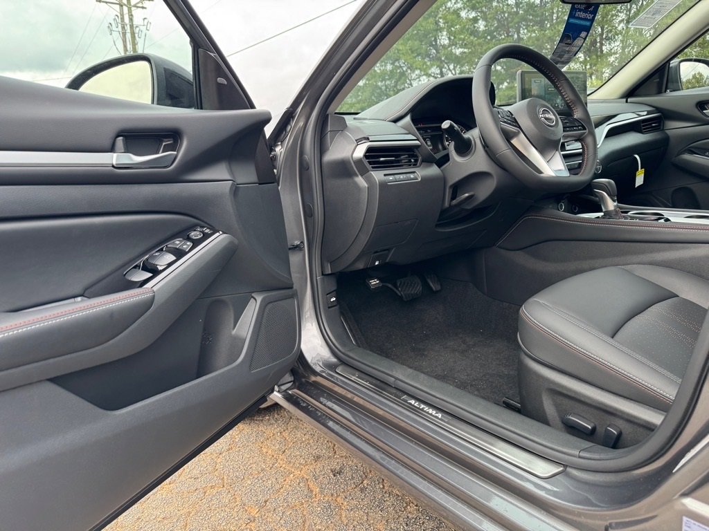 New 2025 Nissan Altima 2.5 SR w/ SR Premium Package image 13