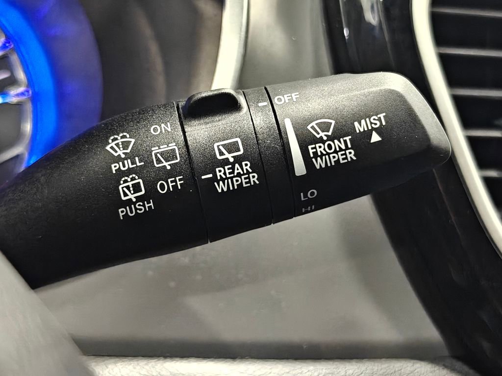 Used 2025 Chrysler Pacifica Select image 51