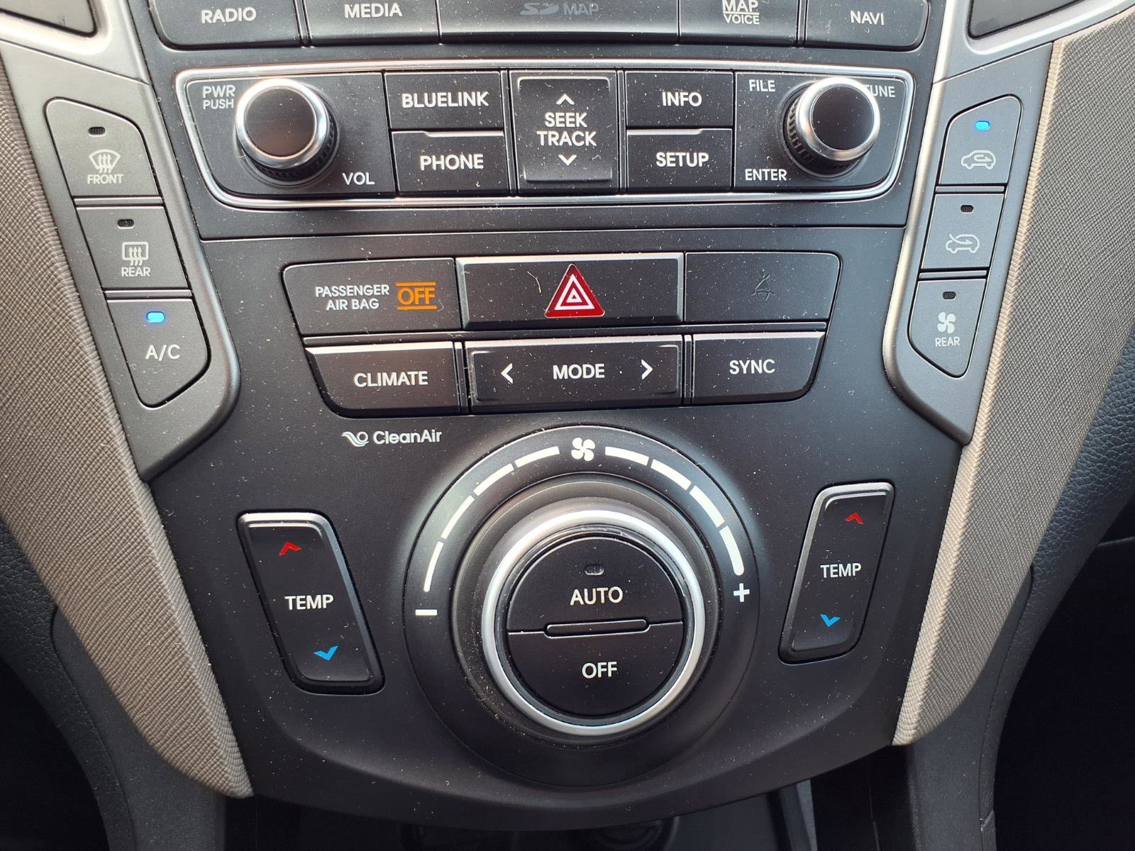 Used 2017 Hyundai Santa Fe SE FWD image 7