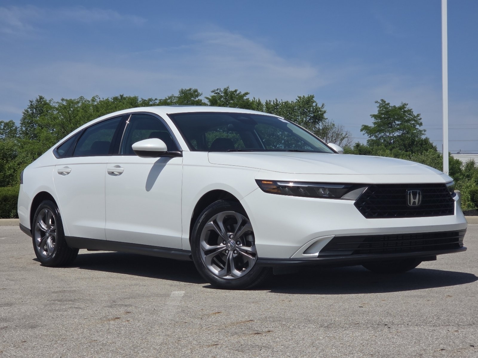 Used 2023 Honda Accord EX image 2