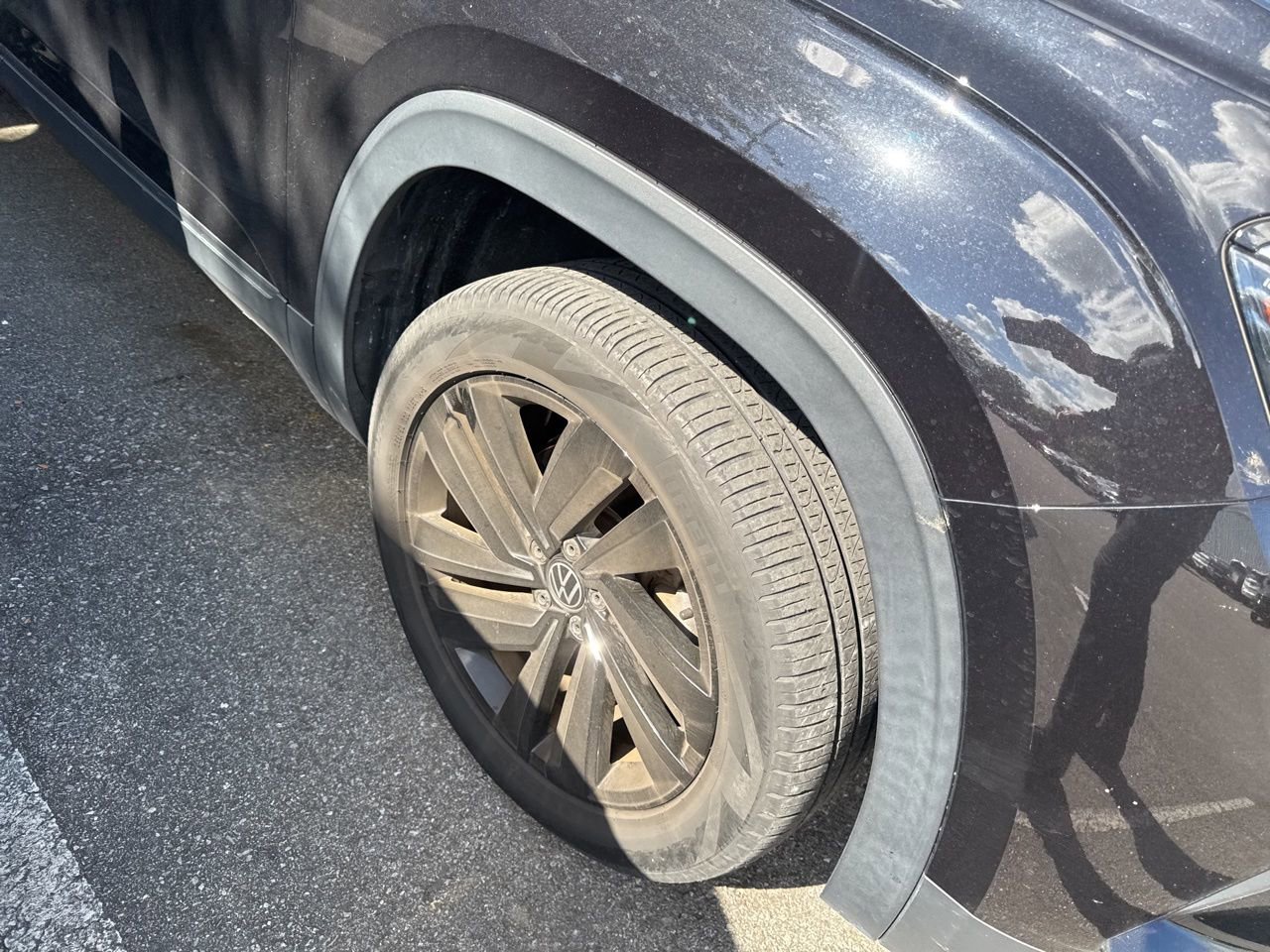 Used 2021 Volkswagen Atlas Cross Sport SE w/ Panoramic Sunroof Package FWD image 4