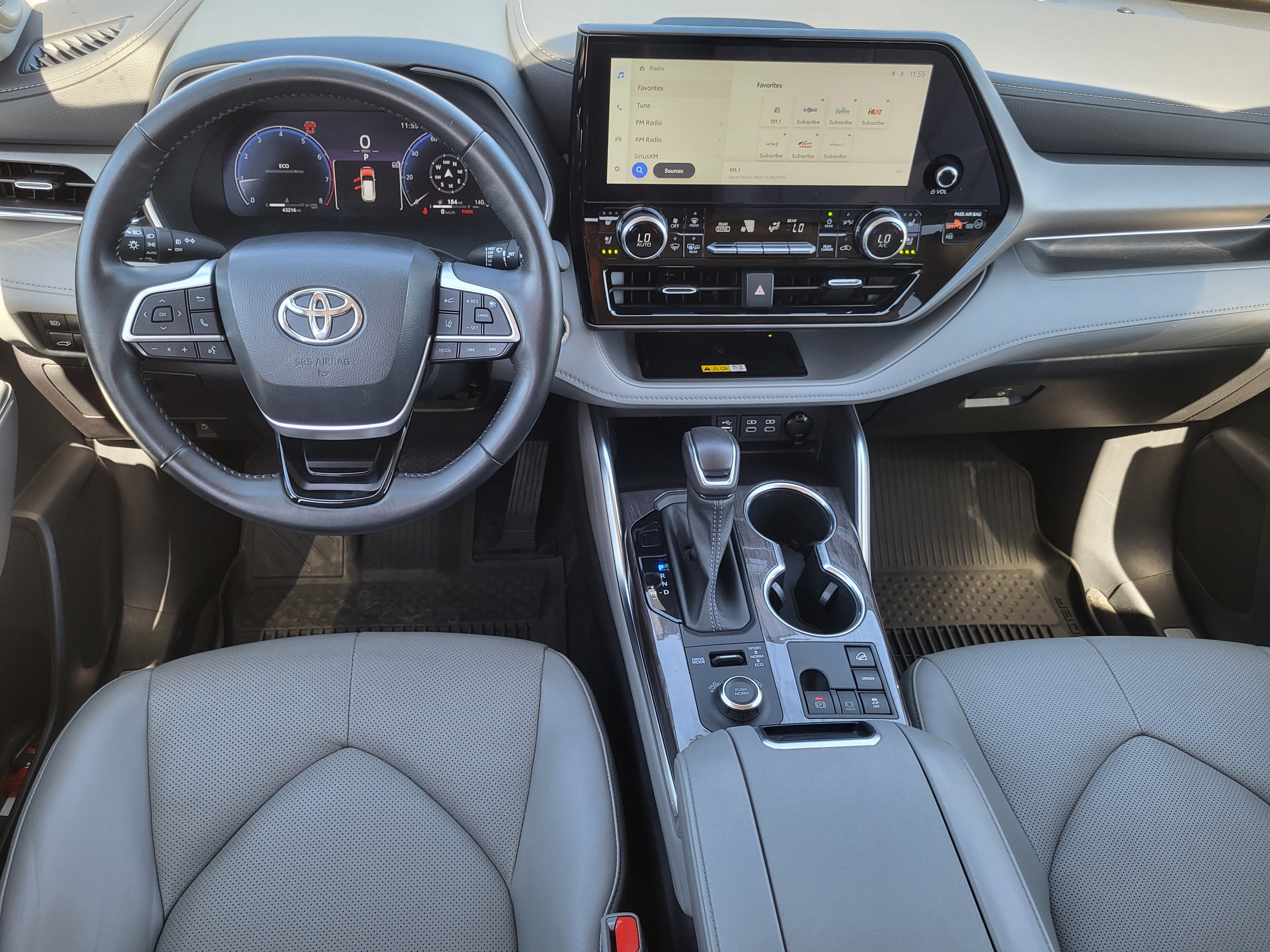 Used 2023 Toyota Highlander Limited AWD/4WD image 22