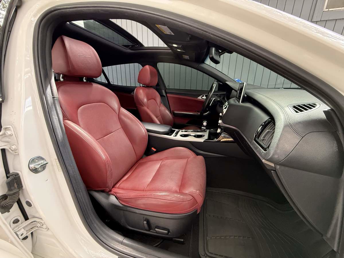 Used 2018 Kia Stinger GT1 image 11
