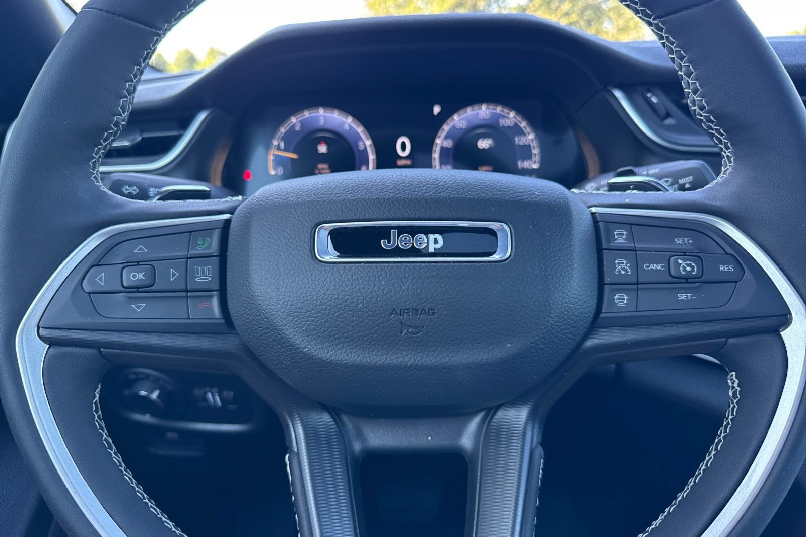 Used 2025 Jeep Grand Cherokee Laredo X w/ Luxury Tech Group I RWD image 35