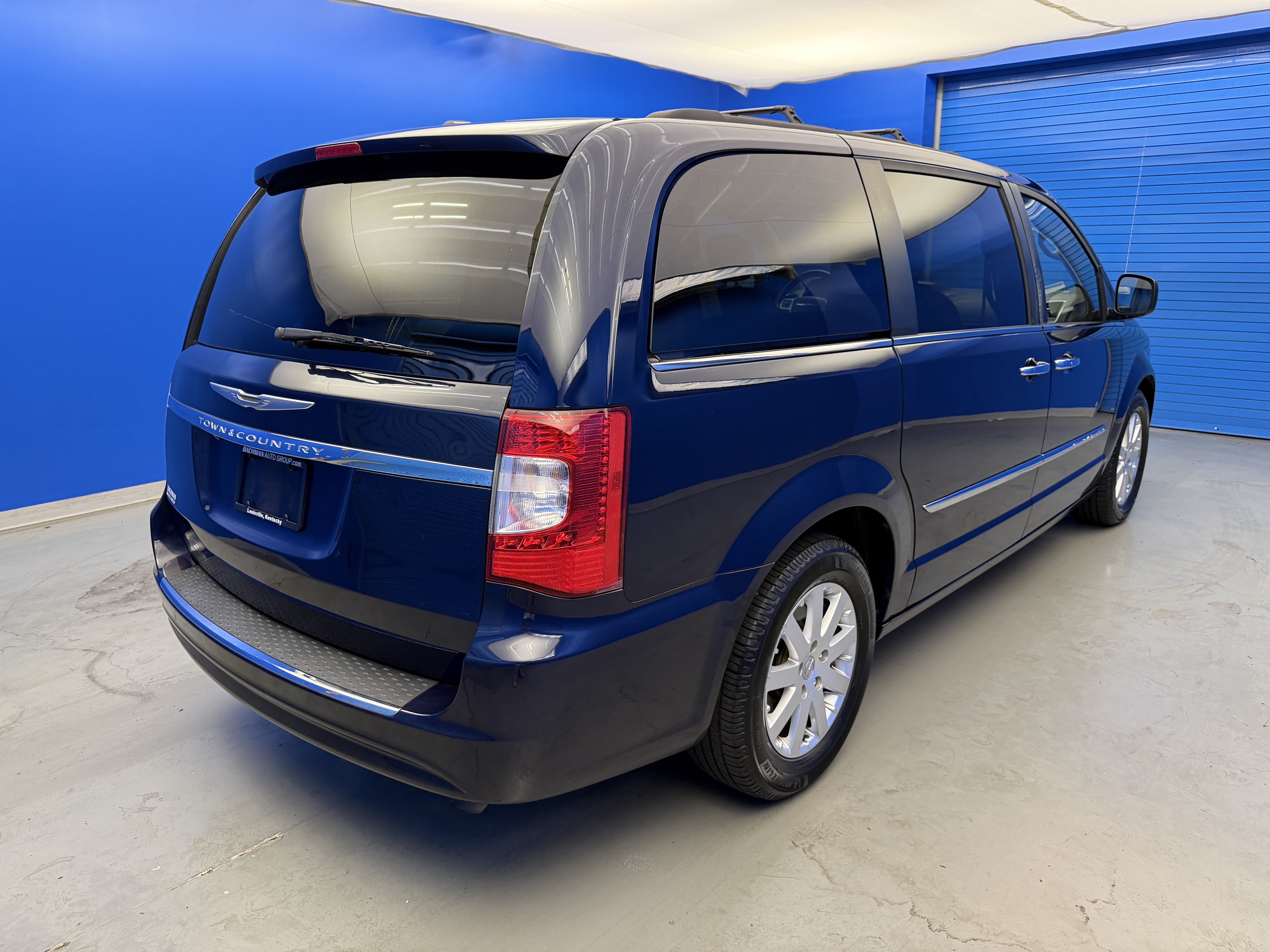 Used 2015 Chrysler Town & Country Touring w/ Driver Convenience Group FWD image 7