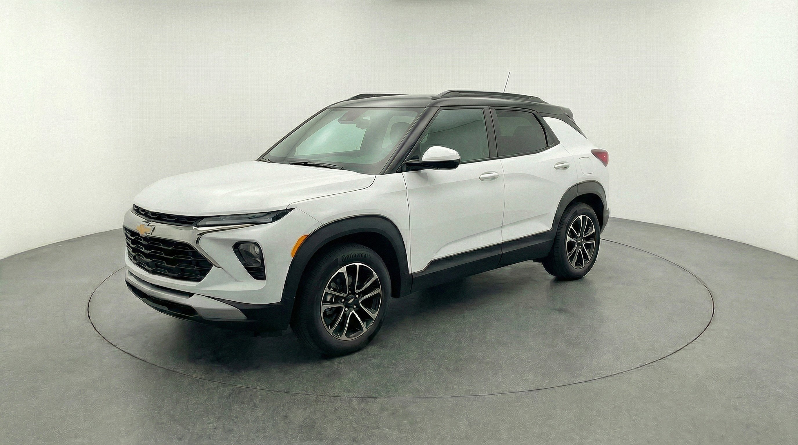 Used 2025 Chevrolet TrailBlazer LT image 3