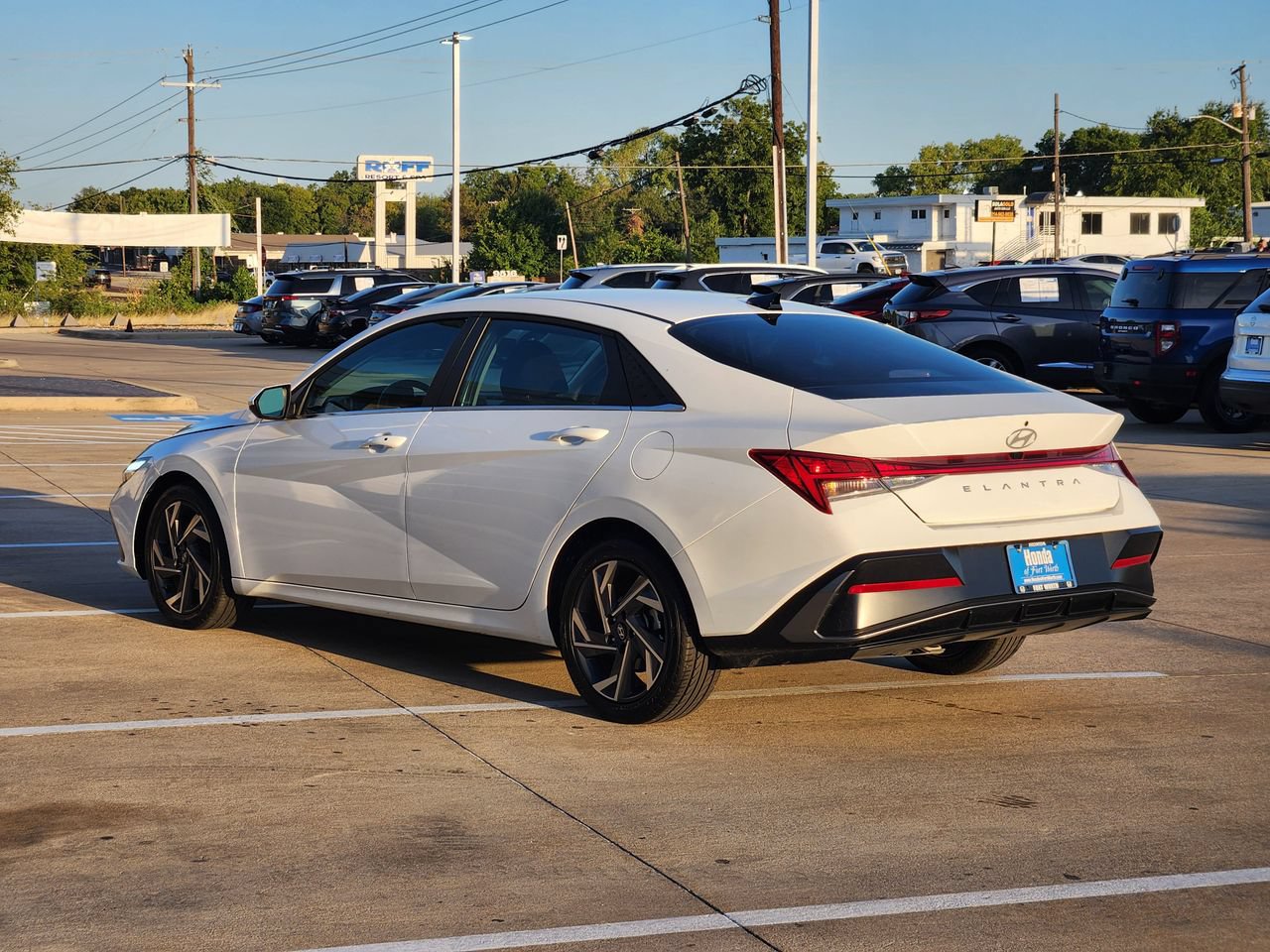 Used 2025 Hyundai Elantra SEL FWD image 7