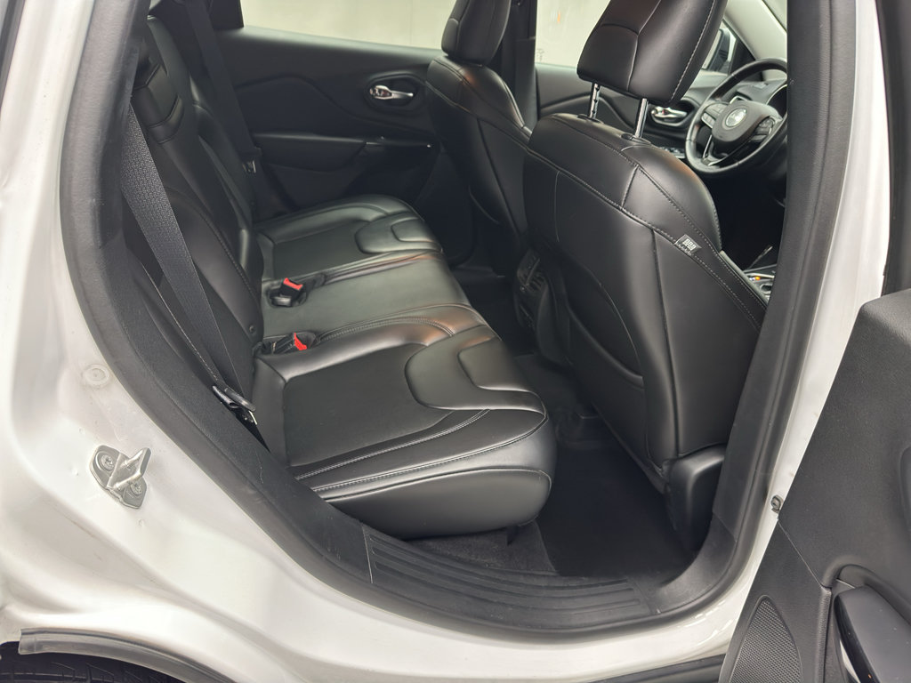 Used 2019 Jeep Cherokee Latitude Plus AWD/4WD image 16