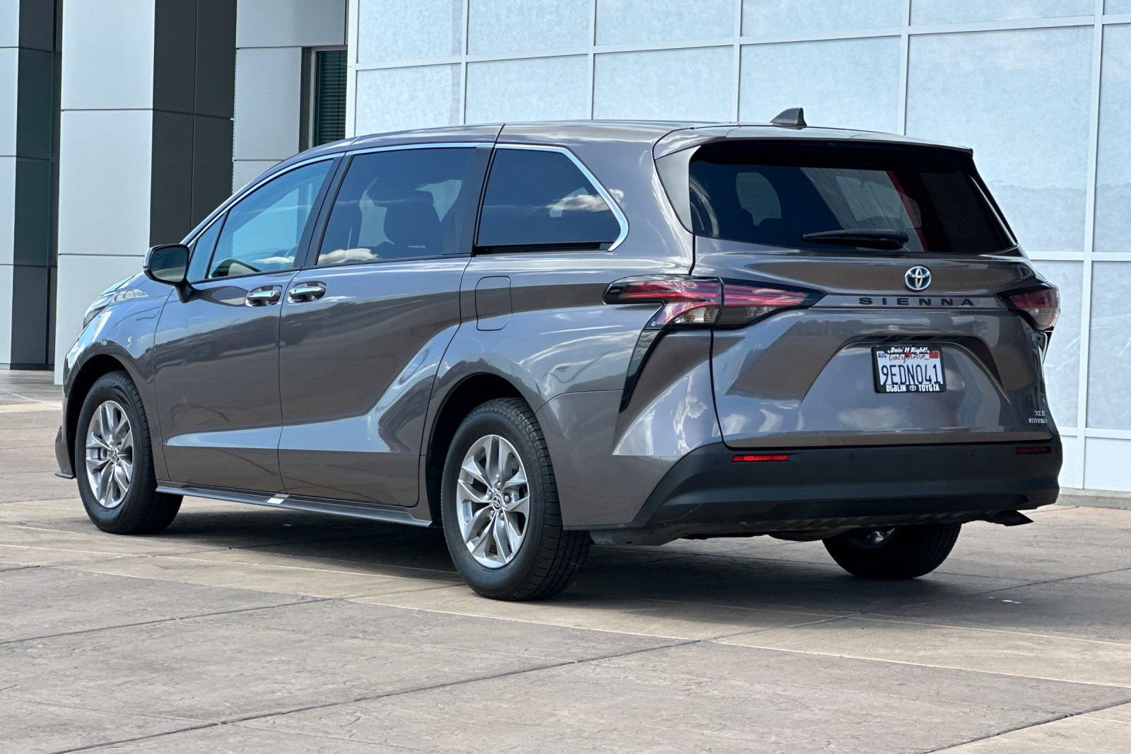 Certified 2022 Toyota Sienna XLE FWD image 7