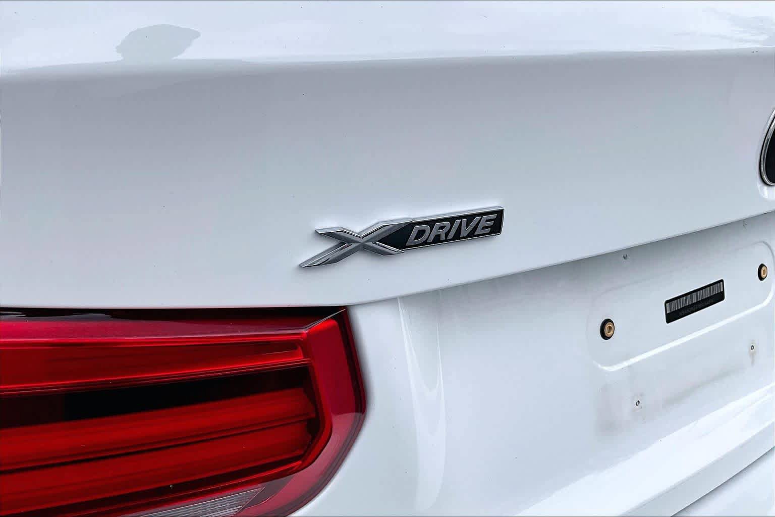 Used 2017 BMW 330i xDrive Sedan AWD/4WD image 31