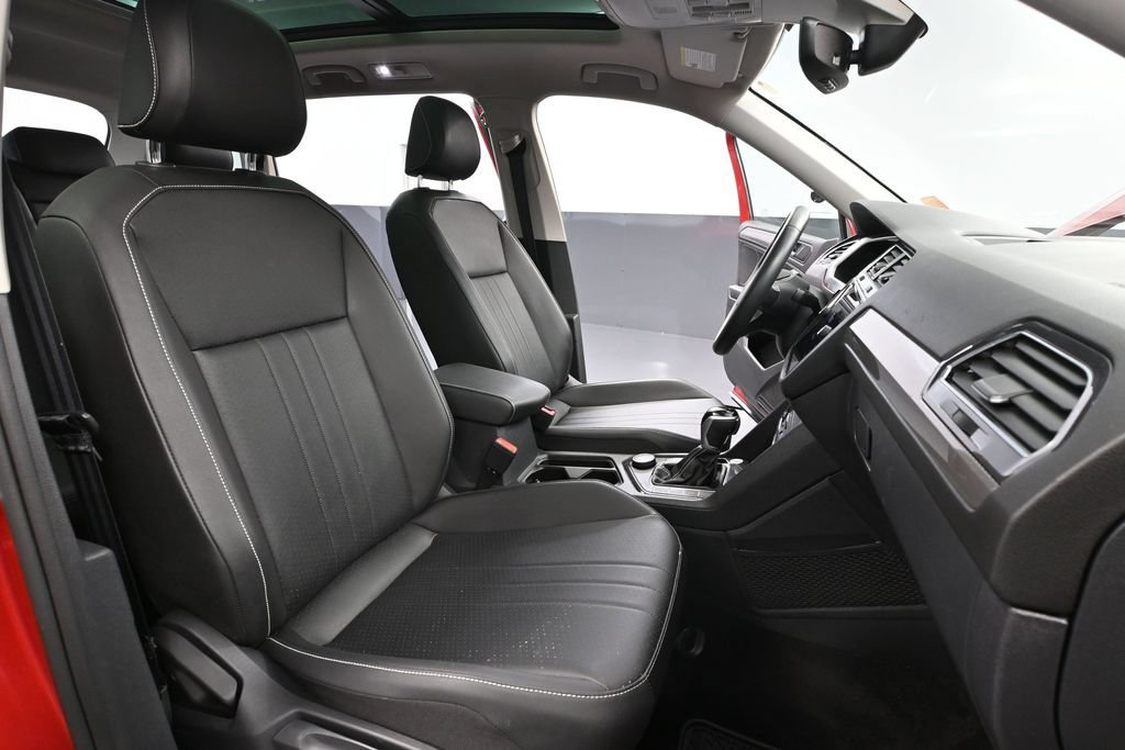 Used 2023 Volkswagen Tiguan SE AWD/4WD image 45