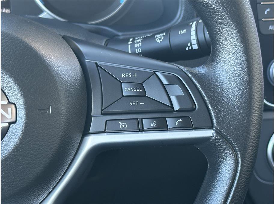 Used 2025 Nissan Leaf S image 22