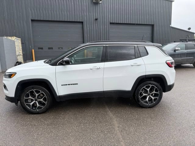 Used 2025 Jeep Compass Limited AWD/4WD image 17