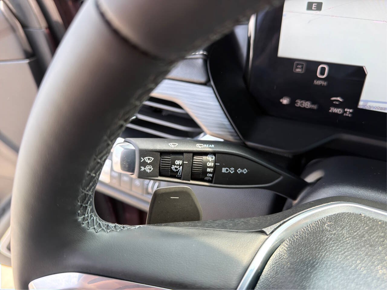 Used 2025 GMC Acadia Elevation w/ Elevation Premium Package AWD/4WD image 16