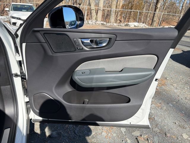 Used 2022 Volvo XC60 T8 R-Design w/ Advanced Package image 10
