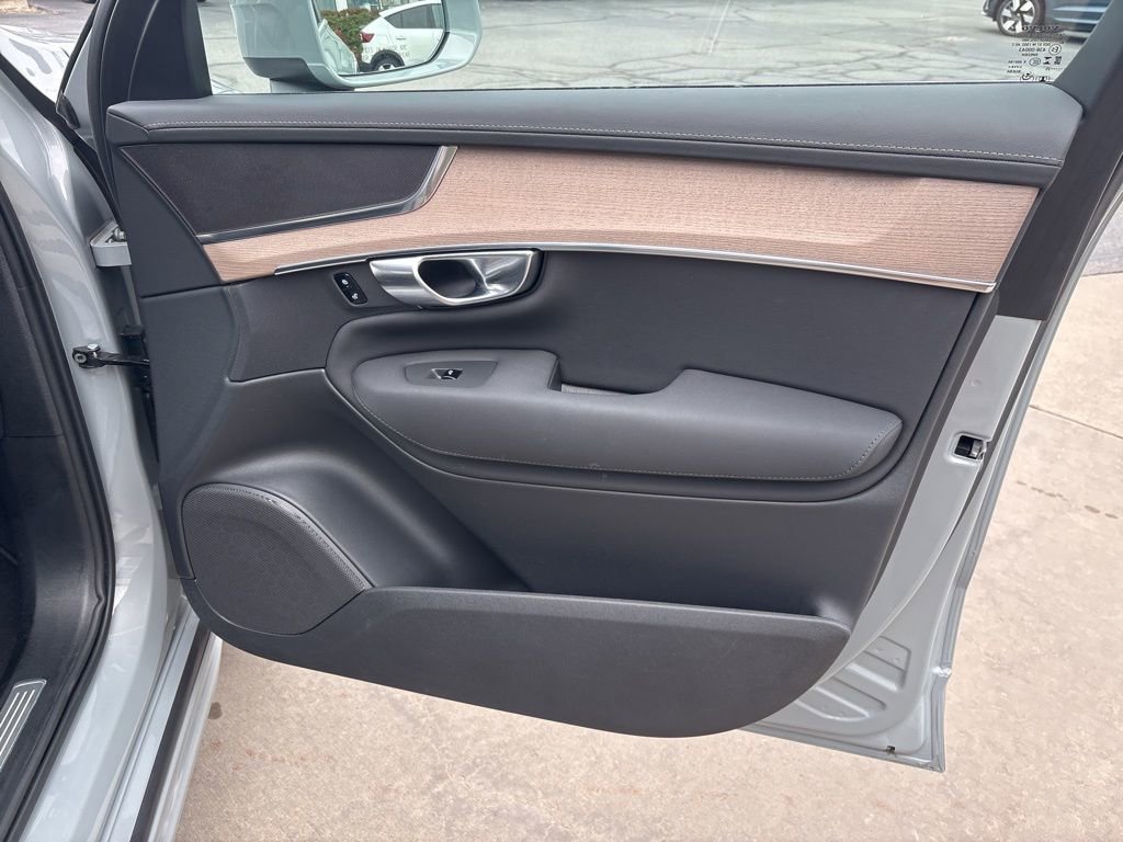 Certified 2025 Volvo XC90 B5 Plus AWD/4WD image 38