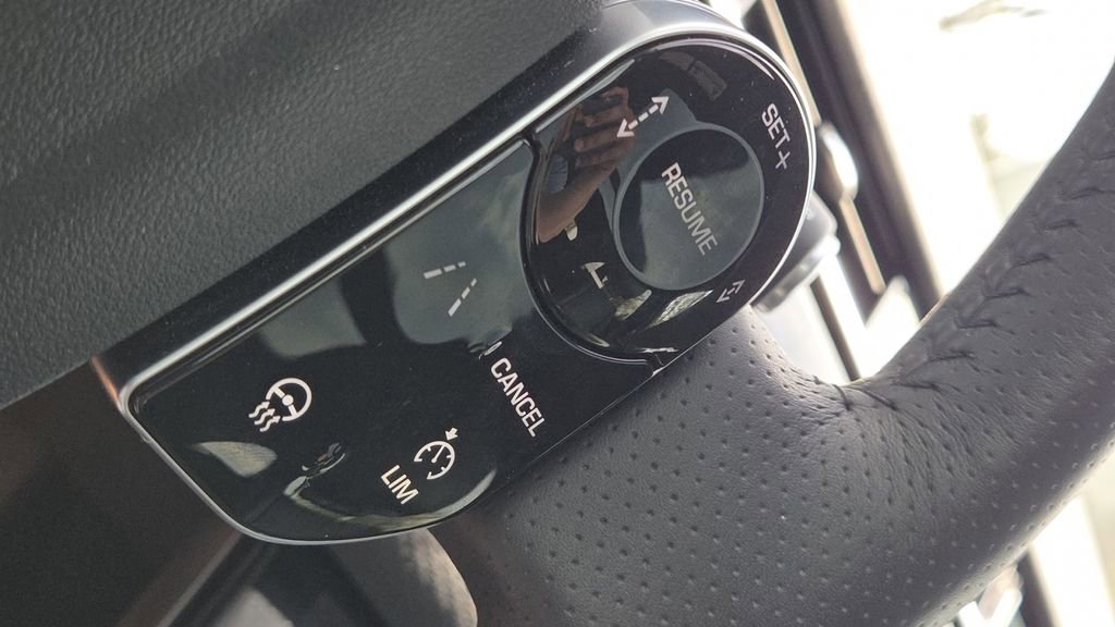 Used 2020 Land Rover Range Rover Velar S image 9