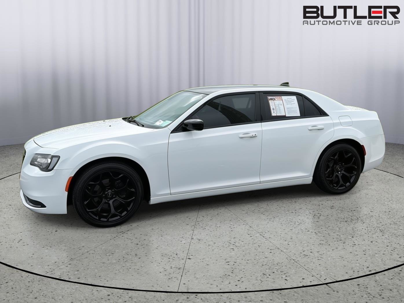 Used 2018 Chrysler 300 Touring w/ Sport Appearance Package RWD image 3