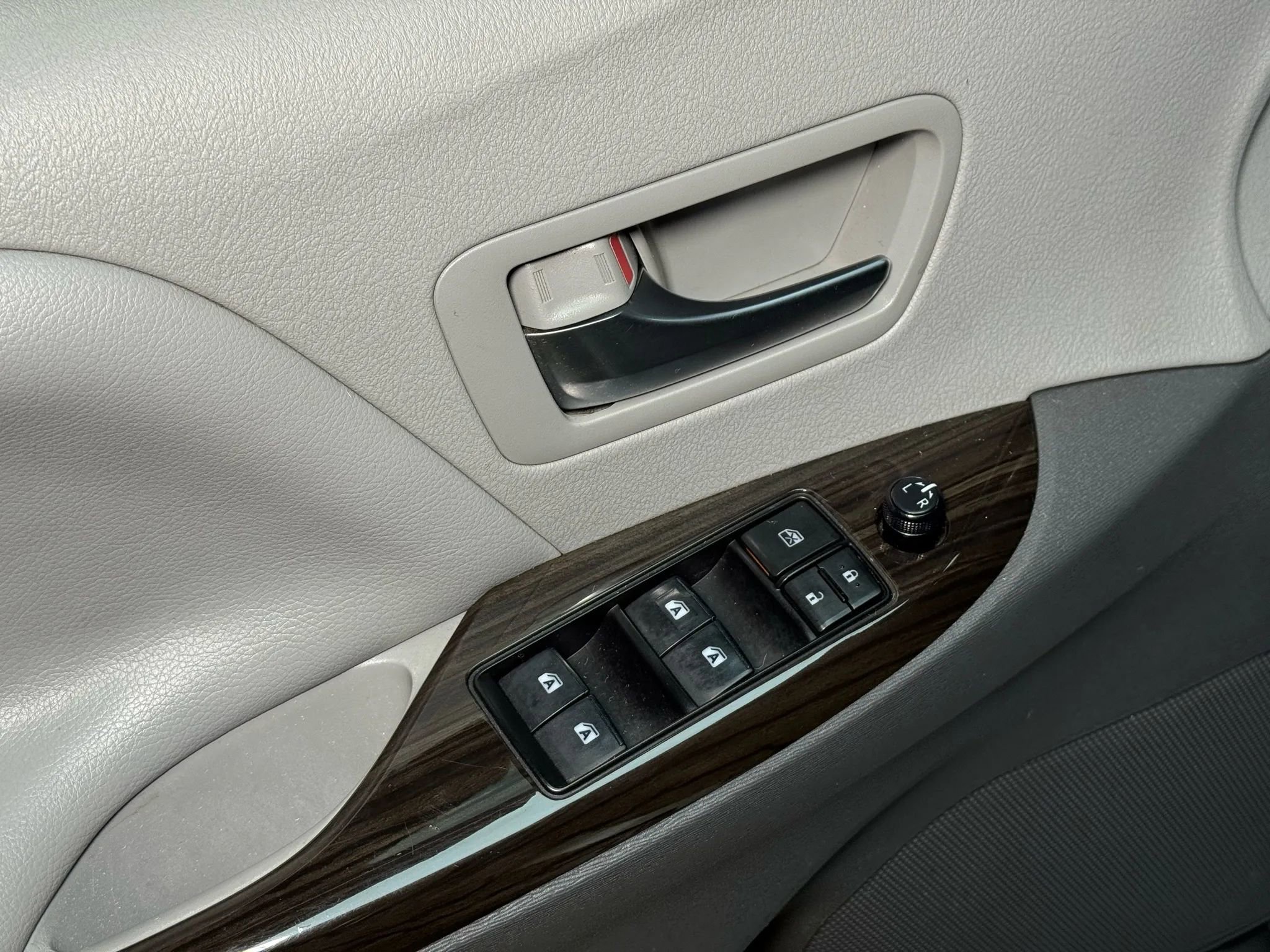 Used 2019 Toyota Sienna XLE FWD image 33