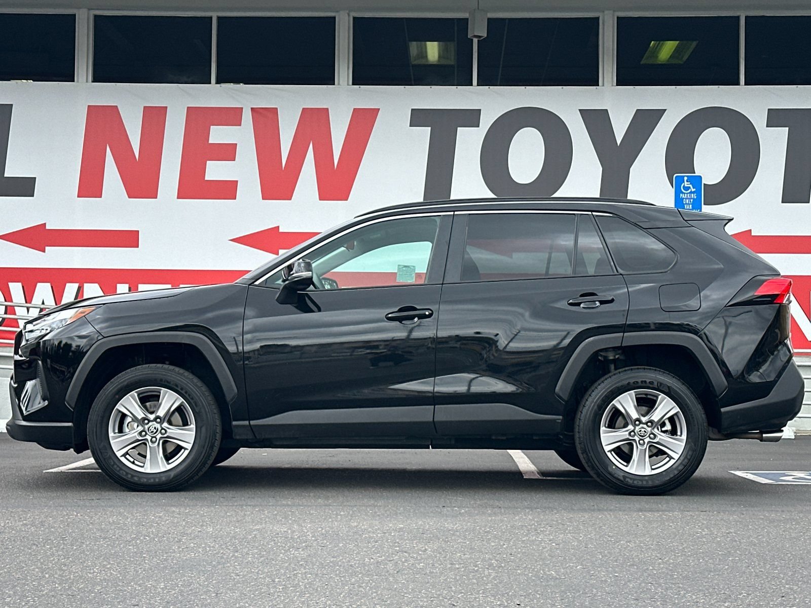 Used 2025 Toyota RAV4 XLE FWD image 2