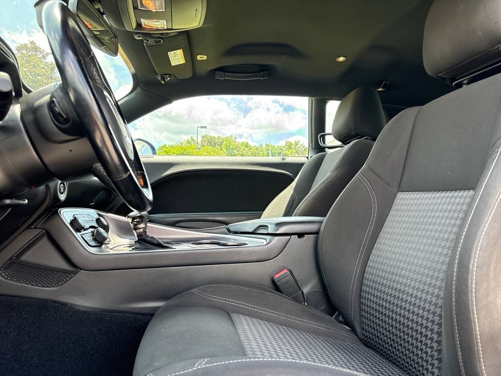 Used 2021 Dodge Challenger SXT RWD image 4