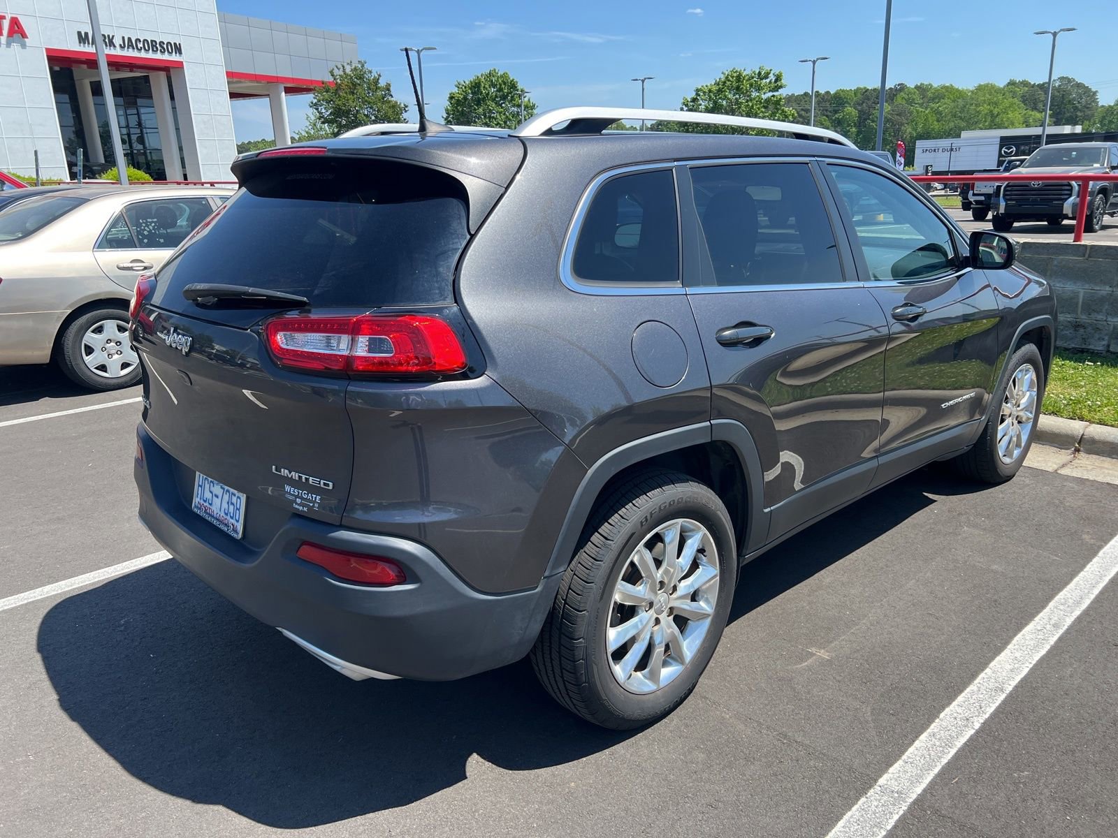Used 2016 Jeep Cherokee Limited image 12