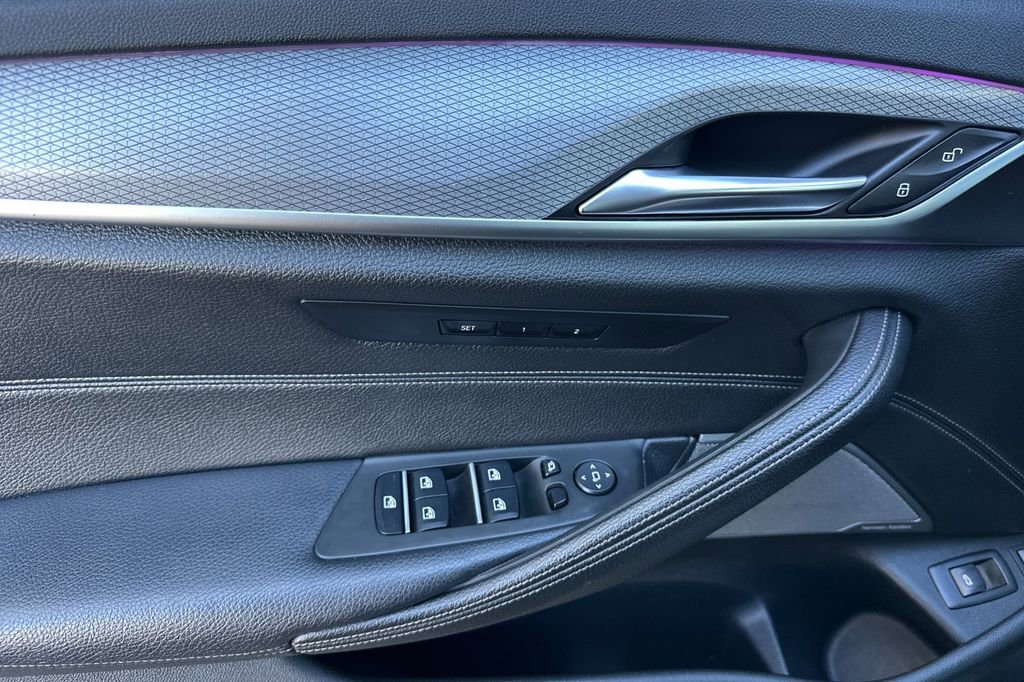 Used 2019 BMW 530e w/ M Sport Package image 10