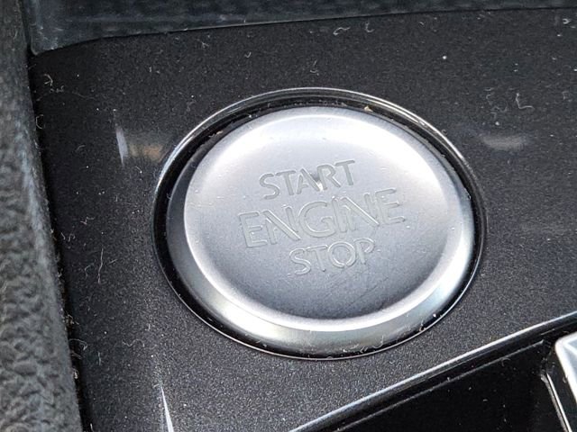 Used 2021 Volkswagen Tiguan SE R-Line image 21