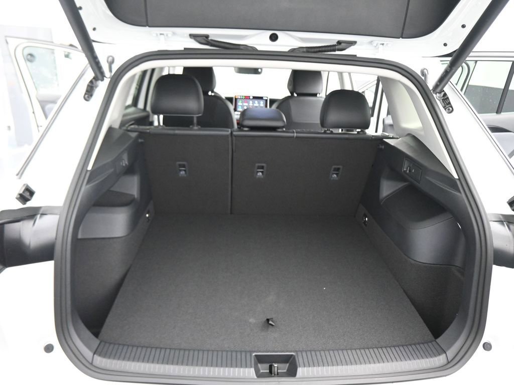 New 2026 Volkswagen Tiguan SE AWD/4WD image 39