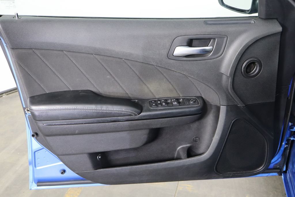 Used 2019 Dodge Charger SXT w/ Blacktop Package RWD image 19