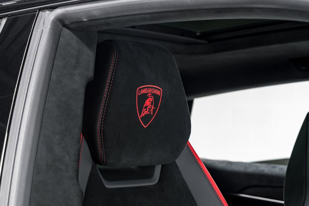 Used 2023 Lamborghini Urus Performante AWD/4WD image 42