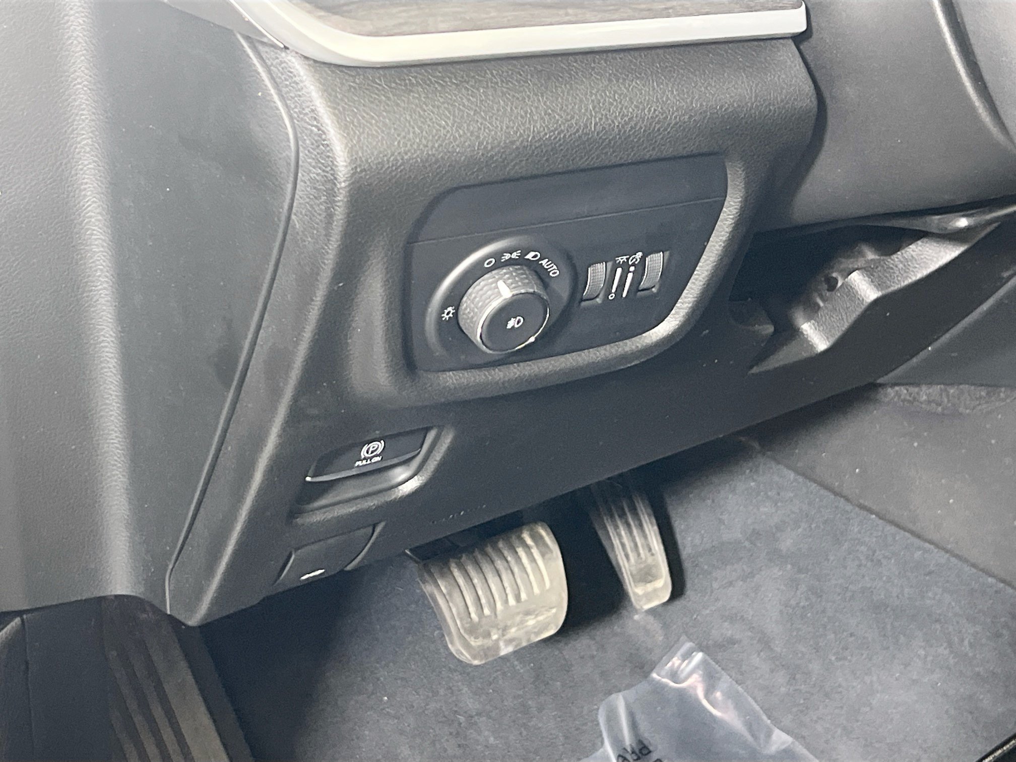 Used 2023 Jeep Grand Cherokee Limited AWD/4WD image 10