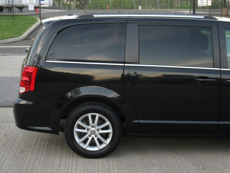 Used 2018 Dodge Grand Caravan SXT FWD image 11