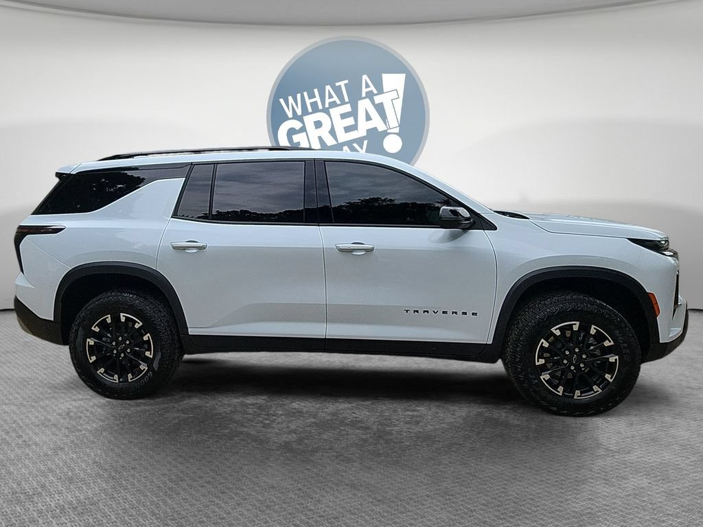 Certified 2026 Chevrolet Traverse Z71 w/ LPO, Floor Liner Package AWD/4WD image 2