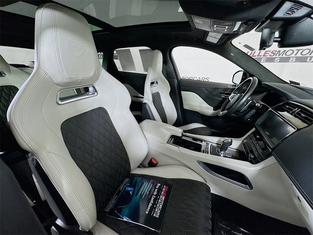 Used 2019 Jaguar F-PACE SVR image 29