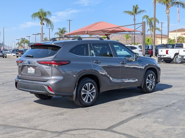 Used 2024 Toyota Highlander XLE AWD/4WD image 5
