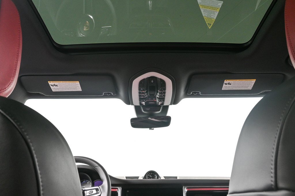 Certified 2025 Porsche Macan image 18