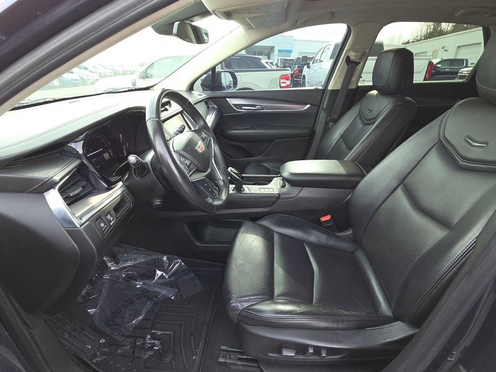 Used 2018 Cadillac XT5 Luxury w/ Driver Awareness Package image 15
